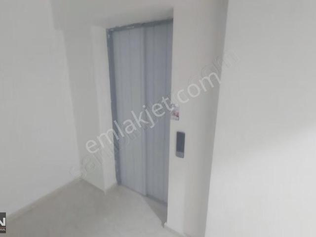 Karşiyaka, İzmir içerisinde satılık mülk