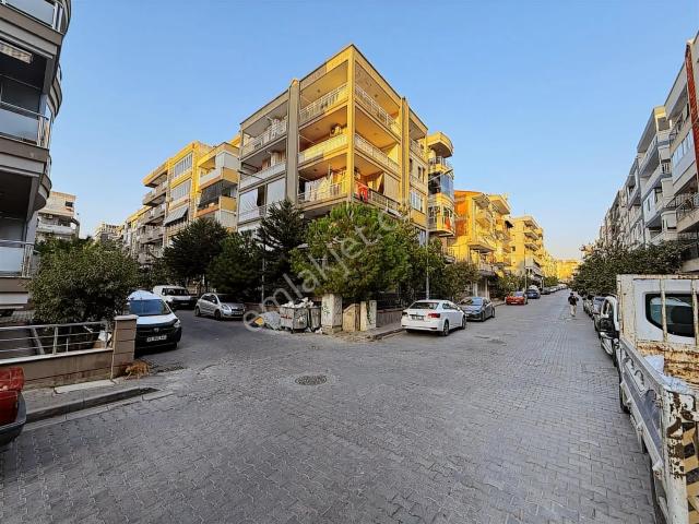 Karşiyaka, İzmir içerisinde satılık mülk