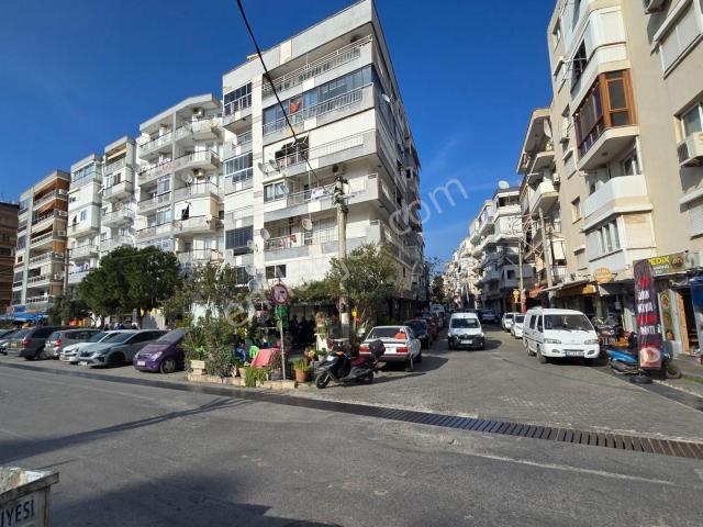 Karşiyaka, İzmir içerisinde satılık mülk