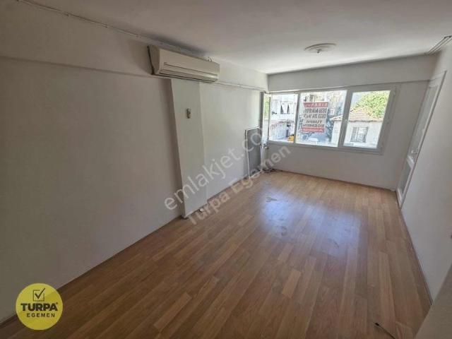 Karşiyaka, İzmir içerisinde kiralık mülk