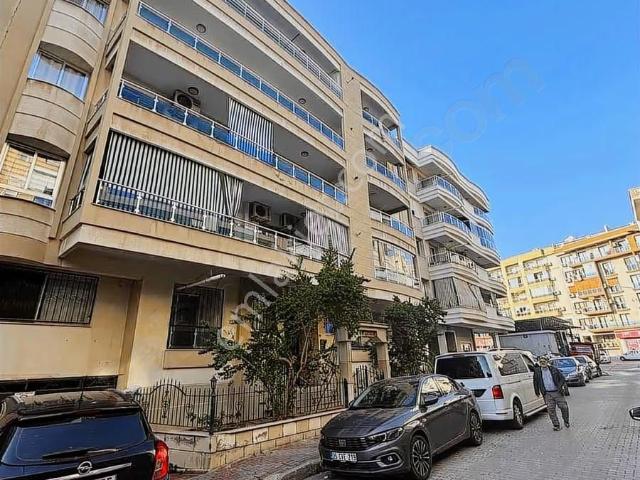Karşiyaka, İzmir içerisinde satılık mülk