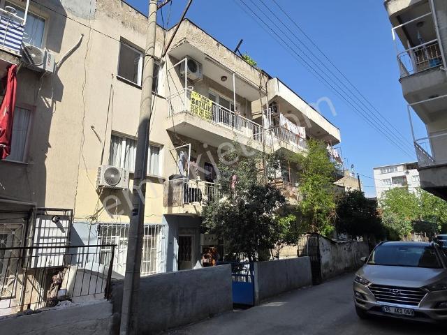 Bayrakli, İzmir içerisinde satılık Bina