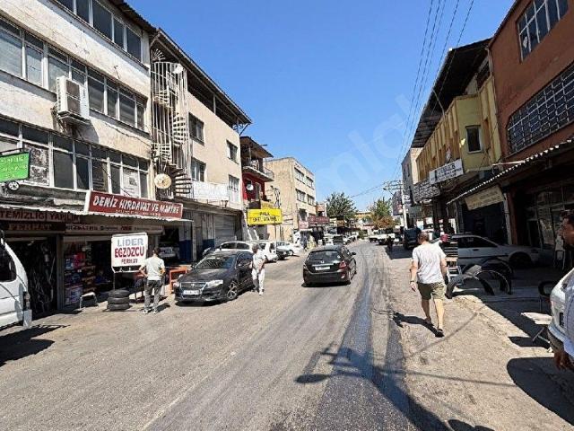 Karabağlar, İzmir içerisinde satılık Depo