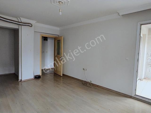 Karabağlar, İzmir içerisinde kiralık mülk