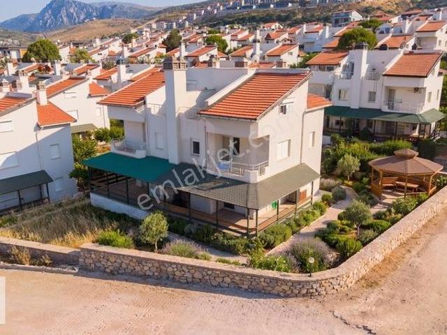Merkez Mahallesi, Karaburun içerisinde satılık Villa