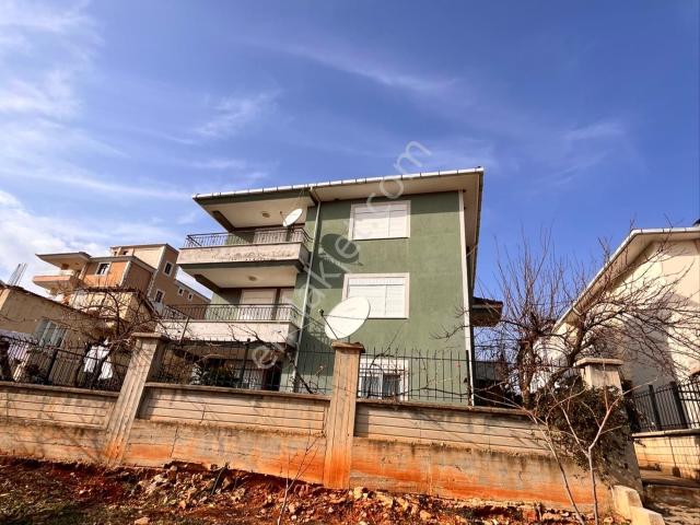 Yeni, Karahallı içerisinde satılık Villa