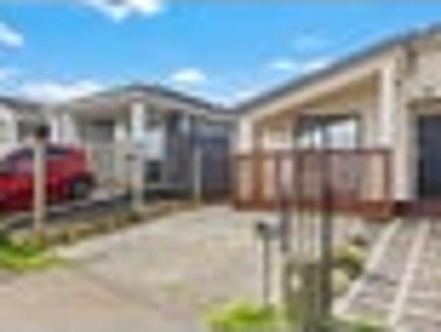 Townhouse for rent in Awhitu