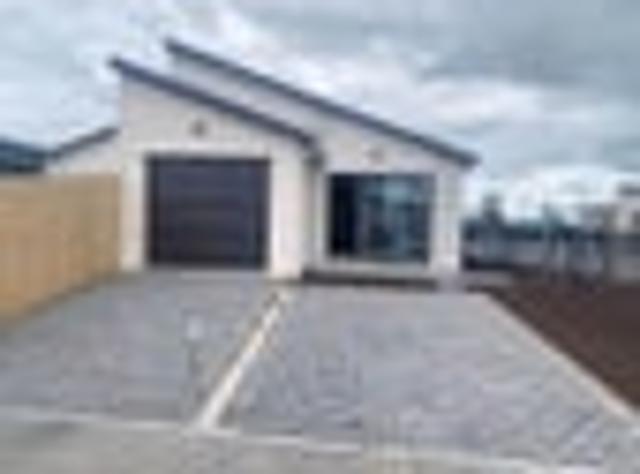Townhouse for rent in Awhitu
