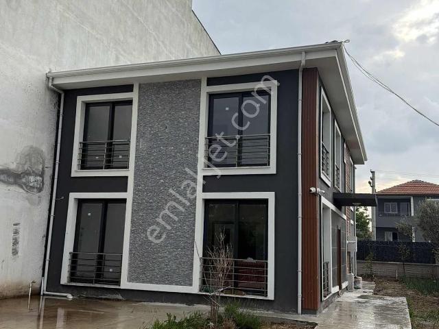 Akhisar, Manisa içerisinde satılık Villa