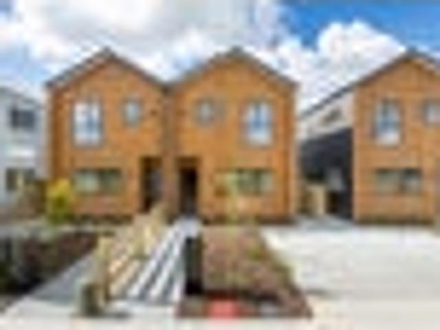 Townhouse for sale in Awhitu