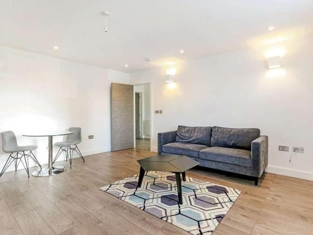 Apartment for rent in Stepney, Greater London