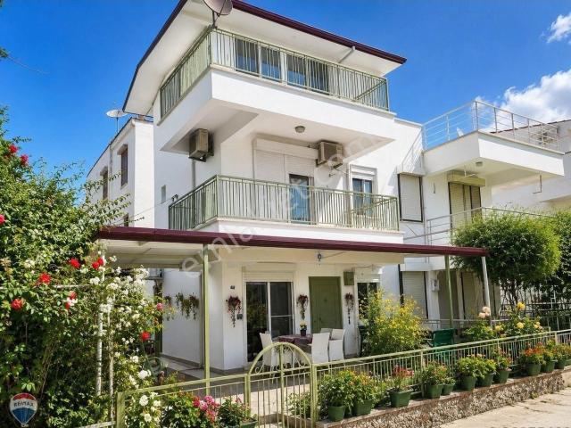 Kuşadasi, Aydin içerisinde kiralık Arsa