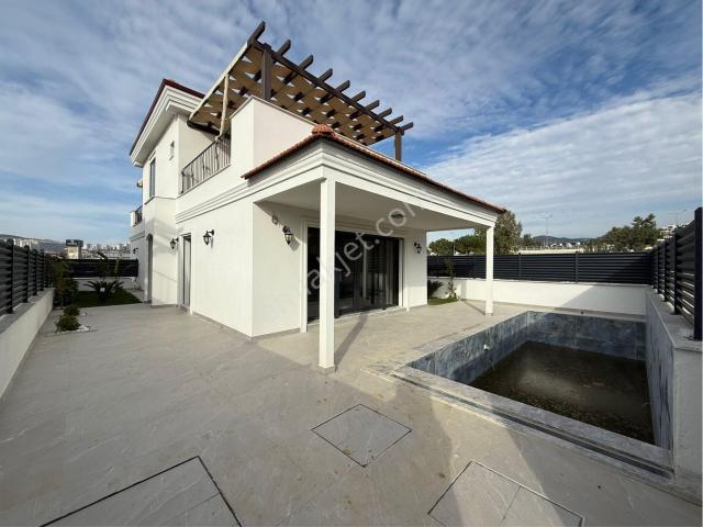 Kuşadasi, Aydin içerisinde satılık Villa