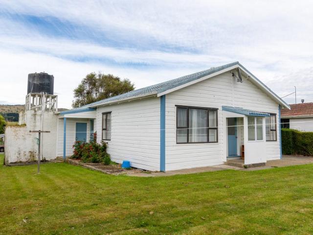 House for rent in Otakou