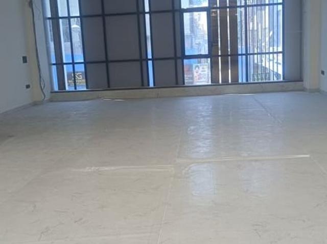 Commercial for rent in Deri