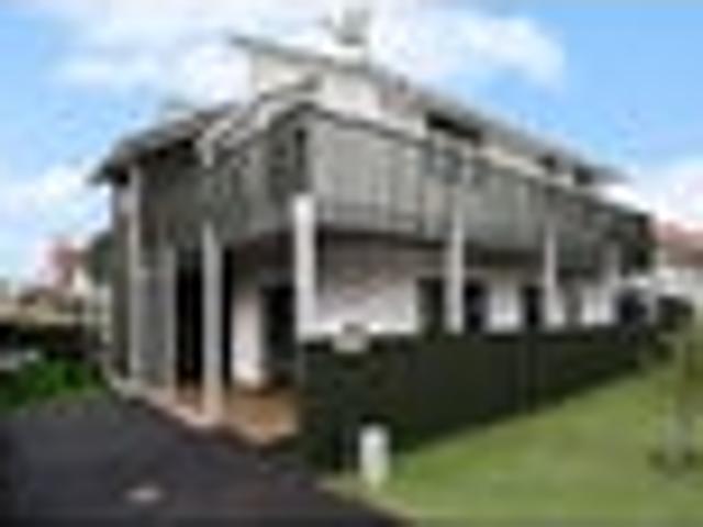 Townhouse for rent in Karori