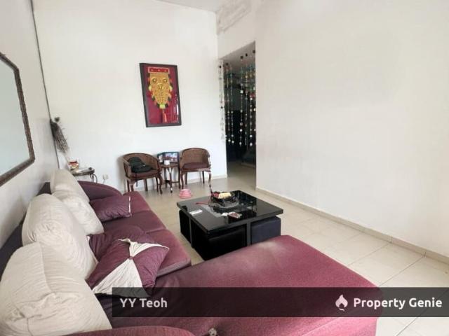 Terraced House for sale in Malaka