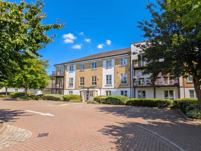 Apartment for rent in Knaphill, Woking