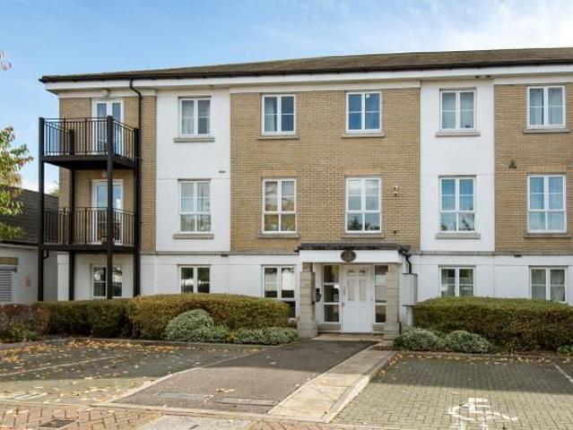 Apartment for rent in Woking, Surrey