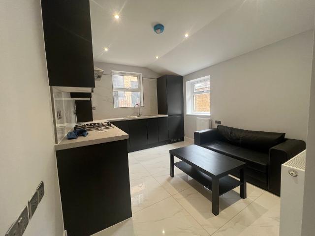 Apartment for rent in Plashet, Greater London