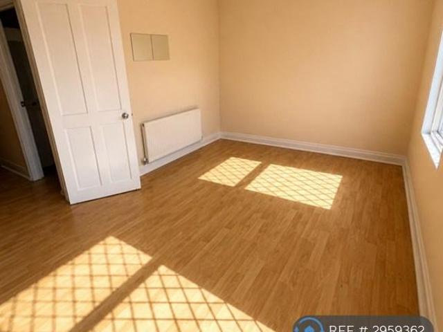 Apartment for rent in Plashet, Greater London