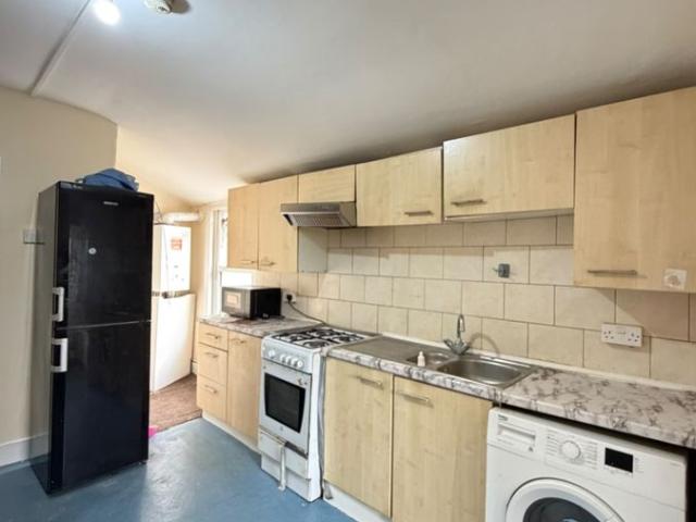 Apartment for rent in Plashet, Greater London