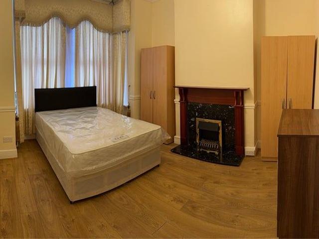 Room for rent in Plashet, Greater London