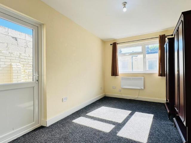 Studio for rent in Plashet, Greater London