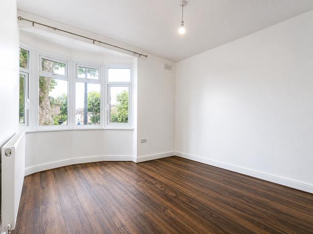 Apartment for rent in Plashet, Greater London
