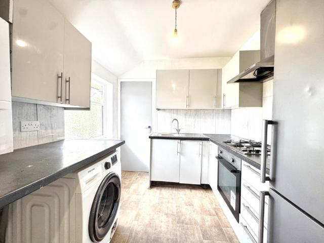 Apartment for rent in Plashet, Greater London