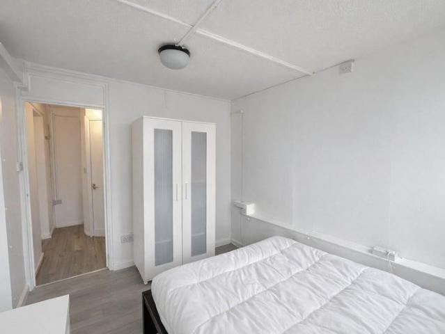 Room for rent in Plashet, Greater London