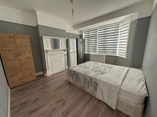 Room for rent in Plashet, Greater London