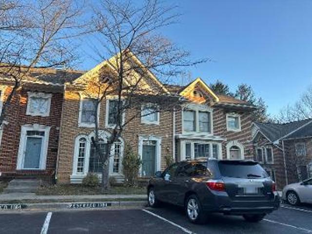 House for sale in Fairfax