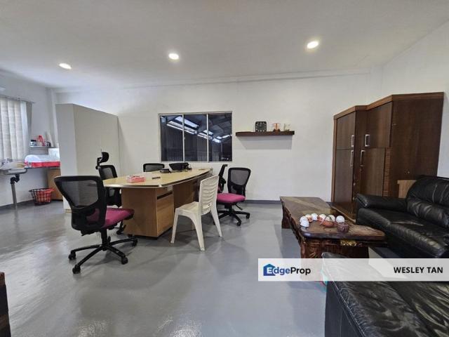Warehouse for sale in Malaka