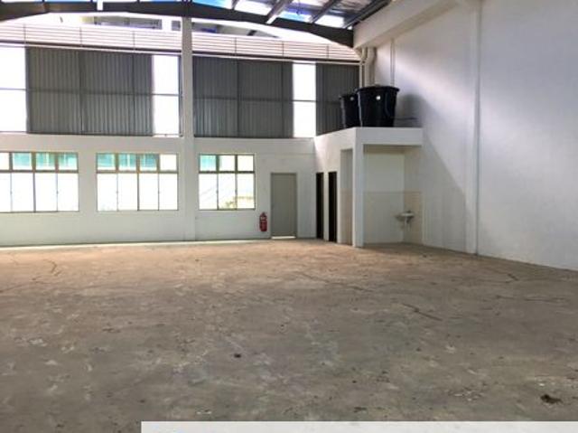 Warehouse for sale in Malaka