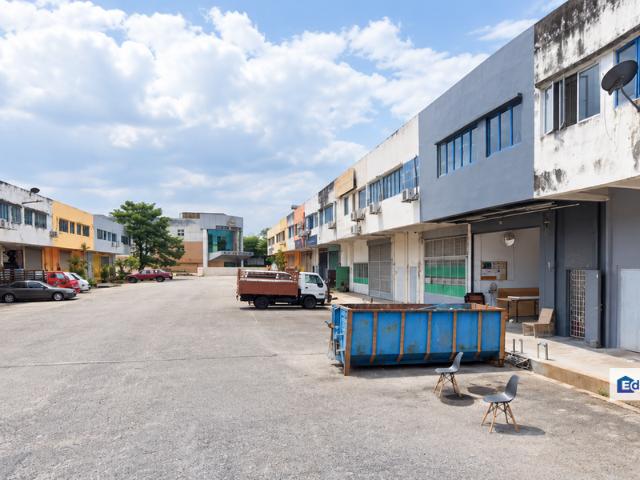 Warehouse for rent in Seri Kembangan, Majlis Bandaraya Subang Jaya