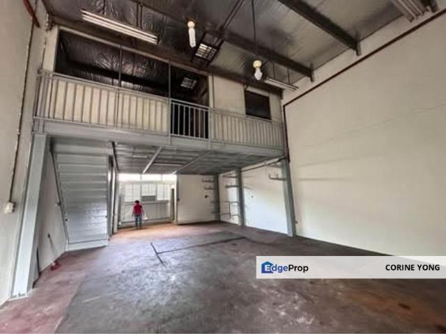 Warehouse for rent in Taman Mount Austin, Tebrau