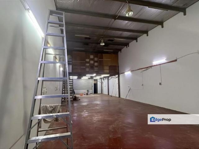 Warehouse for rent in Taman Mount Austin, Tebrau