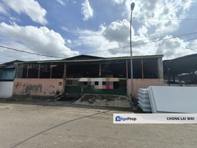 Warehouse for sale in Perak, Lahat