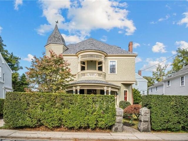 House for sale in Newport