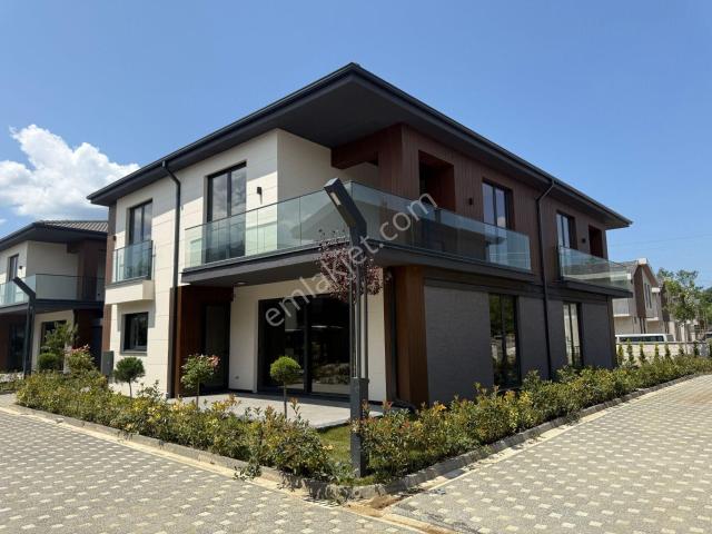 Düzce Merkez içerisinde satılık Villa