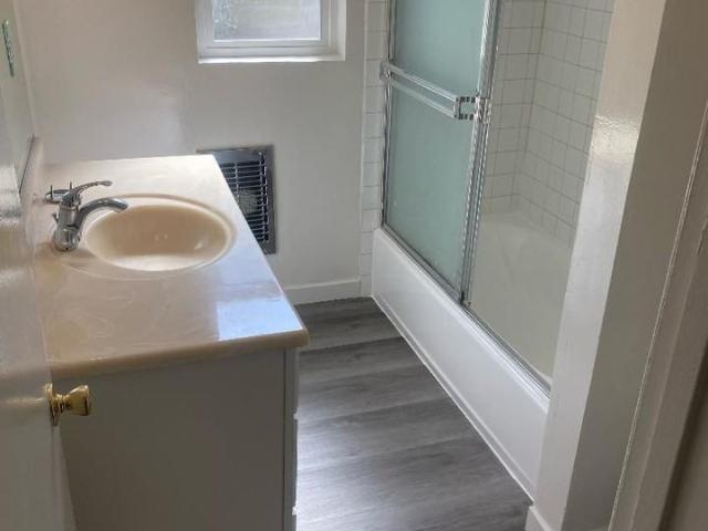 Apartment for rent in Canoga Park, California