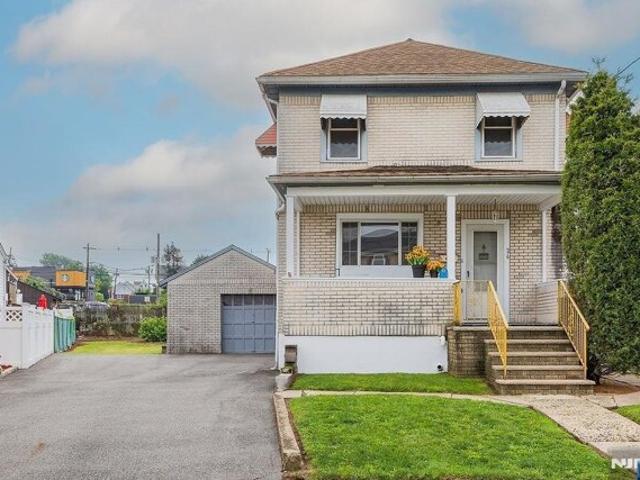 House for sale in Lyndhurst, New Jersey