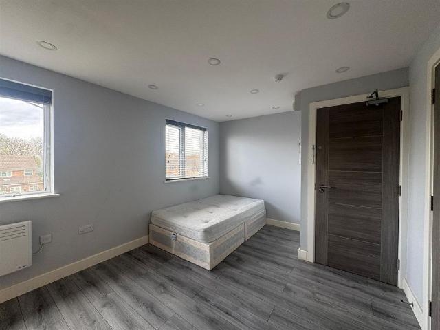 Studio for rent in West Drayton, Greater London
