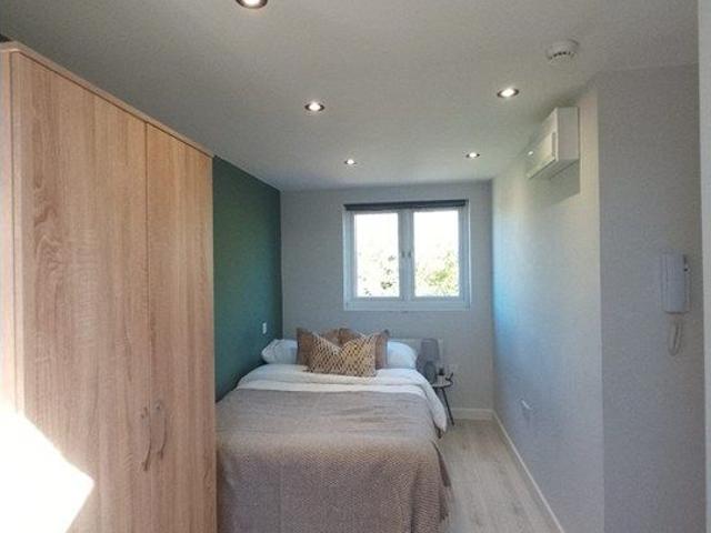Studio for rent in London Borough of Hillingdon, Greater London
