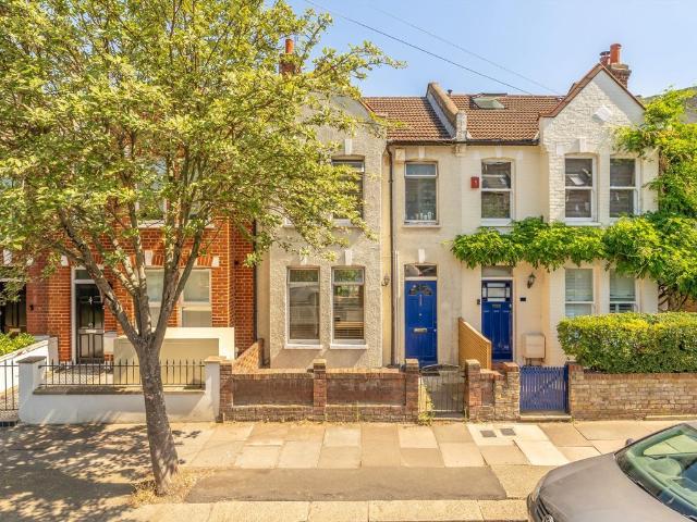 Apartment for rent in Summerstown, Greater London