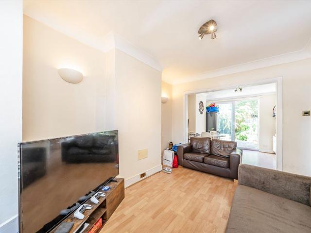 House for rent in Summerstown, Greater London
