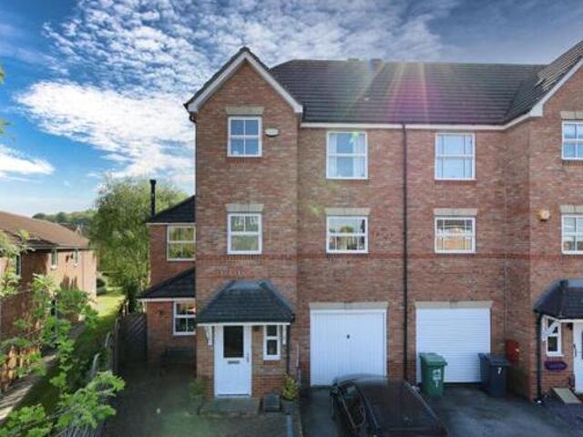 House for sale in Rawdon, West Yorkshire