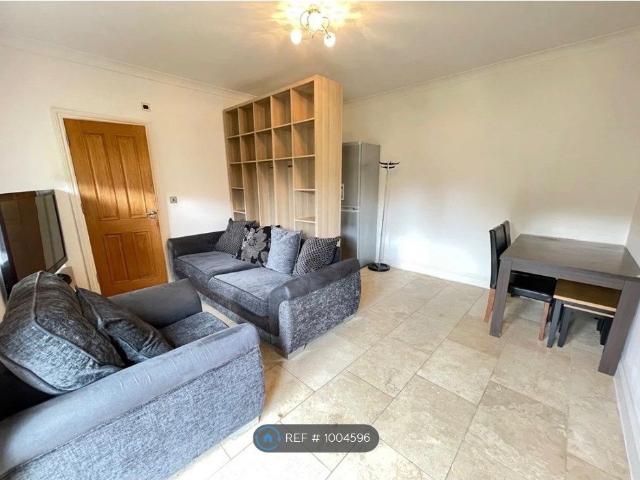 Studio for rent in Swallow, Buckinghamshire