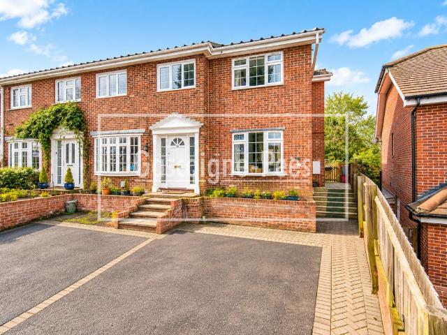 Apartment for rent in Worplesdon, Guildford